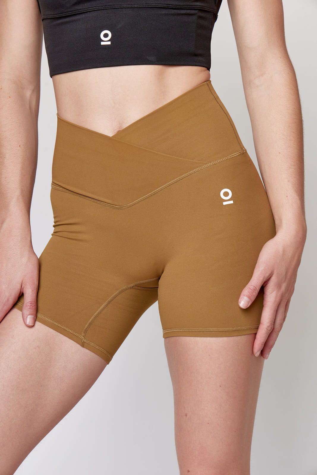 CAROLA CROSSED SHORTS