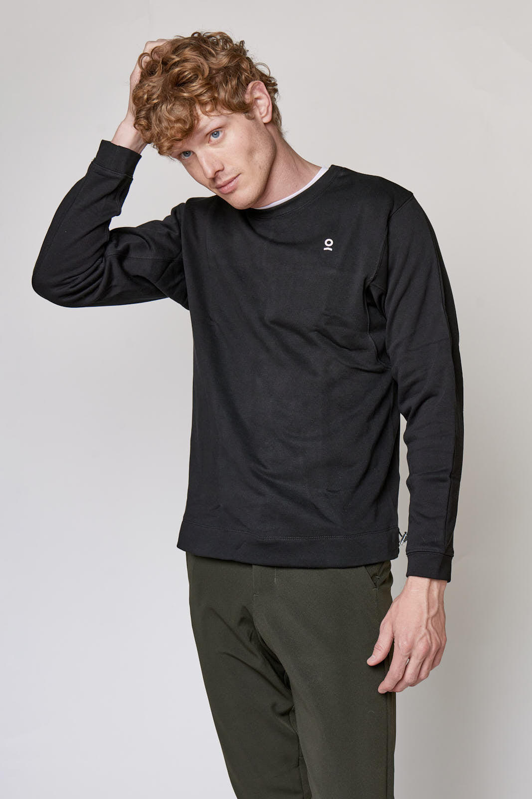 PULLOVER SWEATER black